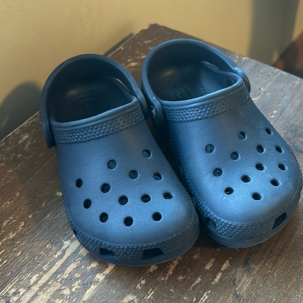 9C children’s crocs